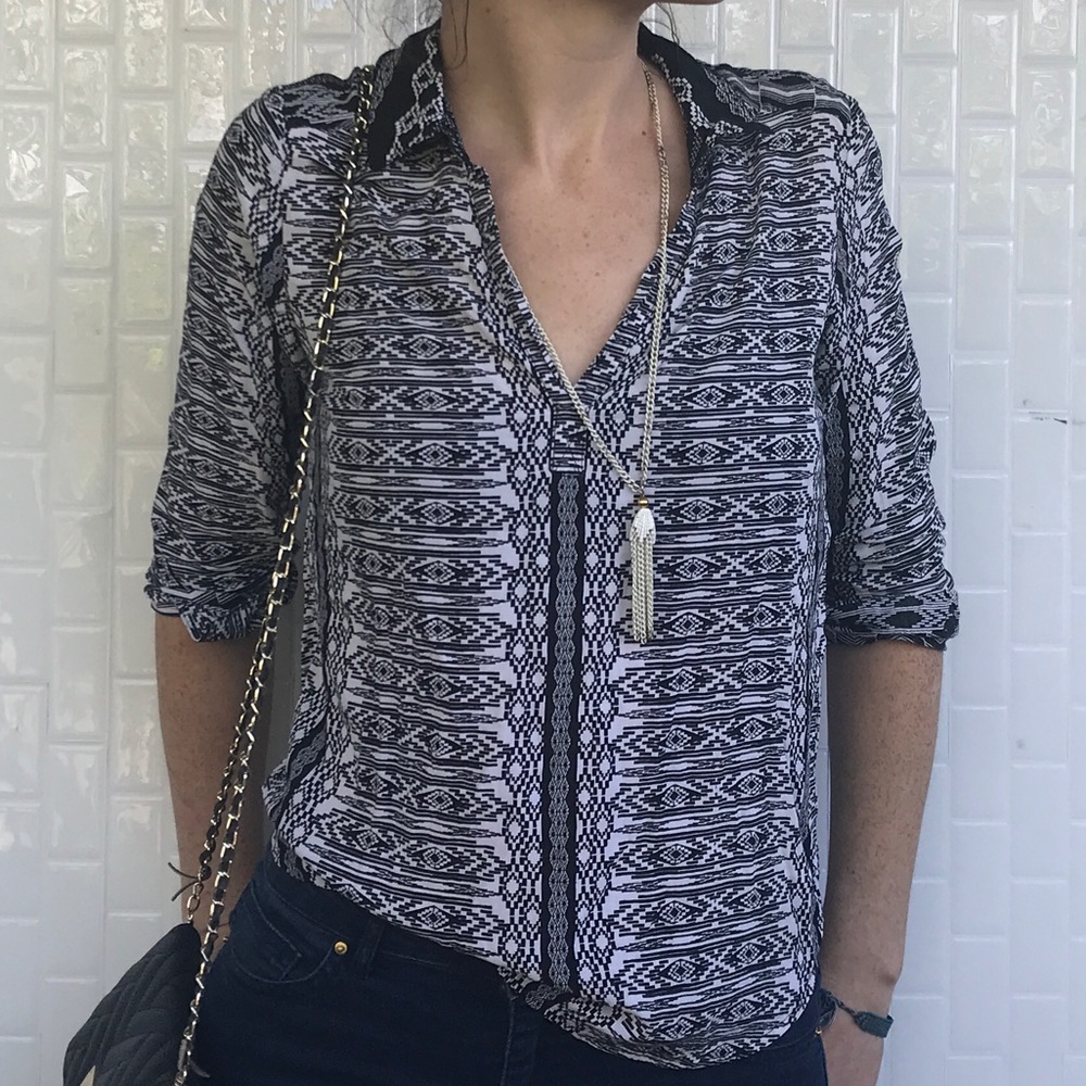 Velvet by Graham&Spencer Black Dominica print top